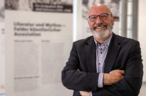 (Bild für) Vortrag: Dr. Norbert Göttler - Bairisch – ein Buch mit sieben Siegeln?